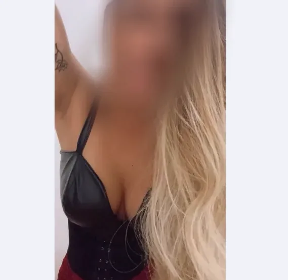 Andrea, 37