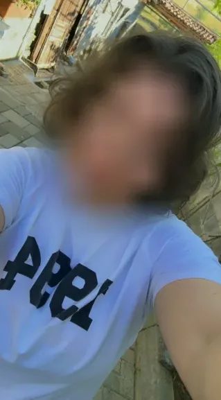 Christina, 32