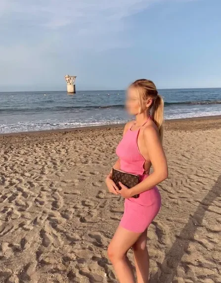 Ella, 19
