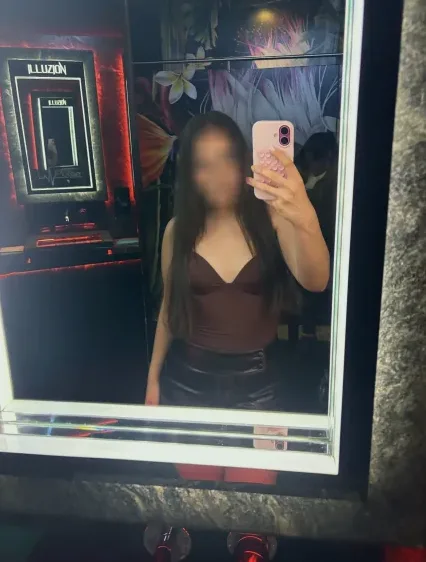 Ella, 18