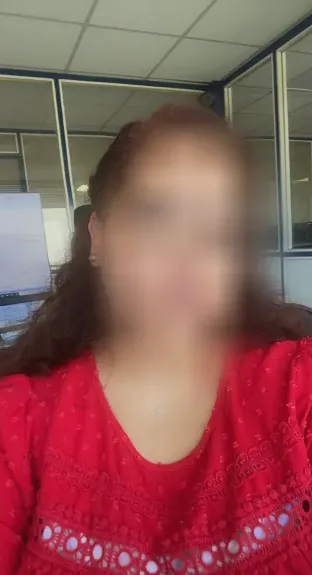Ellie, 40