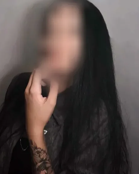 Ellie, 25