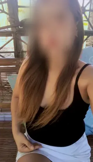 Emina, 32