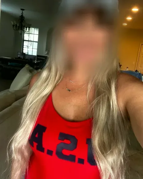 Emina, 38