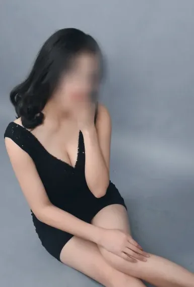 Yasmin, 30