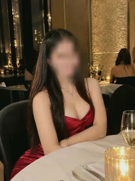 Yasmin, 30